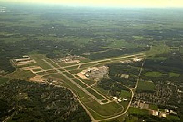 Aerial photograph depicts Peoria International Airport
