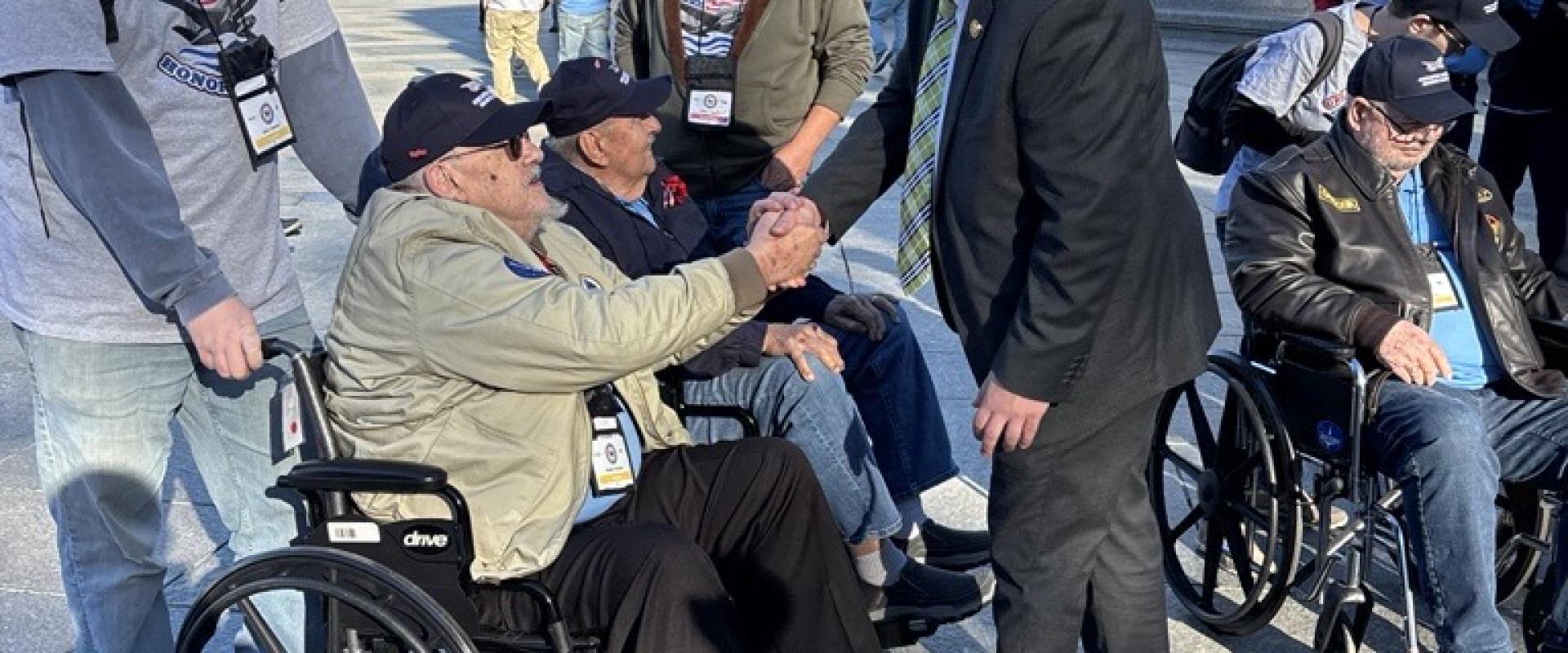 Congressman shakes hands with veterans
